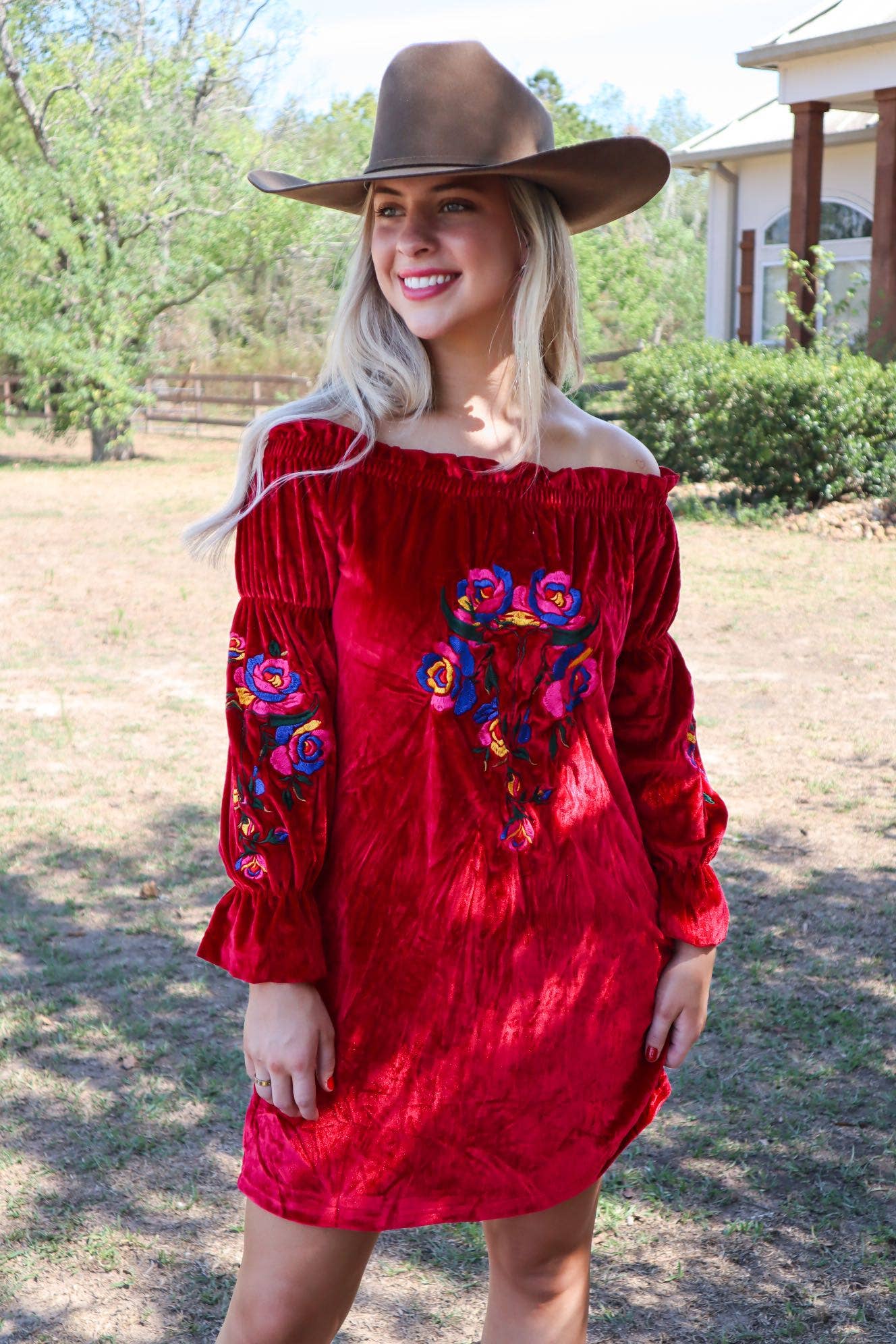 MK137 Rio Grande Embroidered Velvet Tunic Dress - Black: S / Black