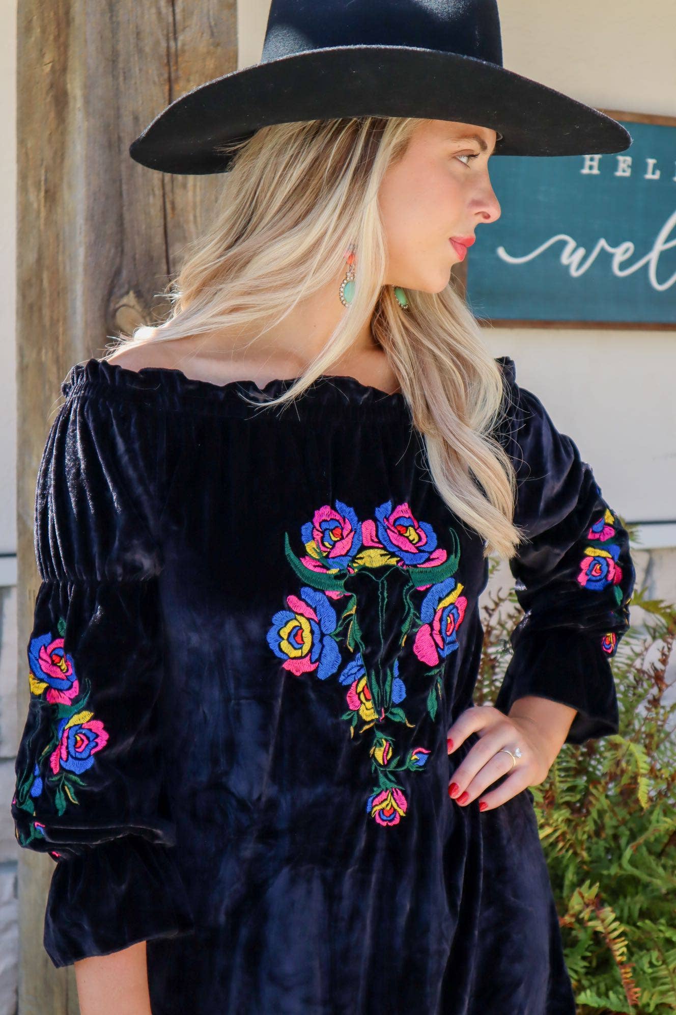 MK137 Rio Grande Embroidered Velvet Tunic Dress - Black: S / Black