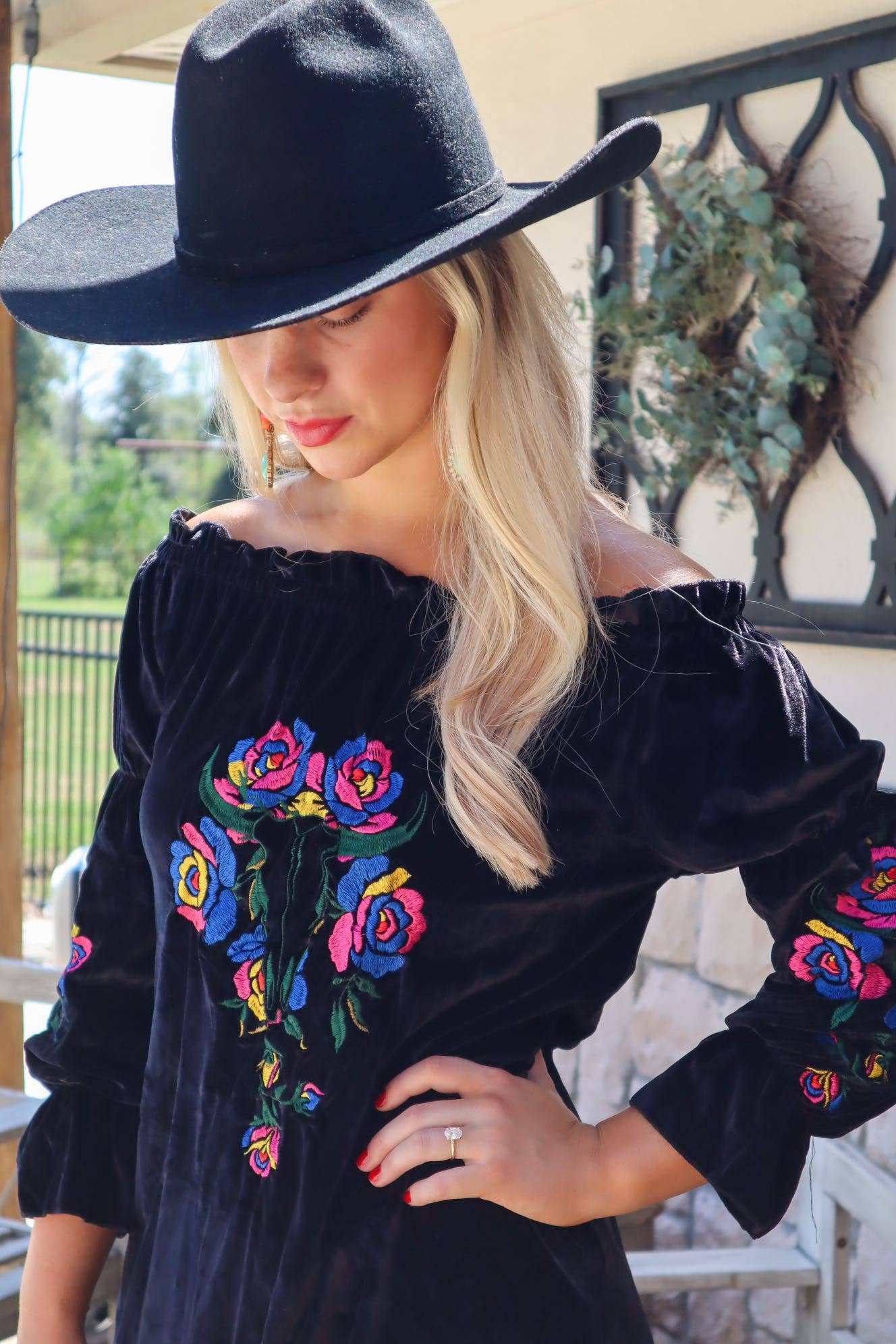 MK137 Rio Grande Embroidered Velvet Tunic Dress - Black: S / Black