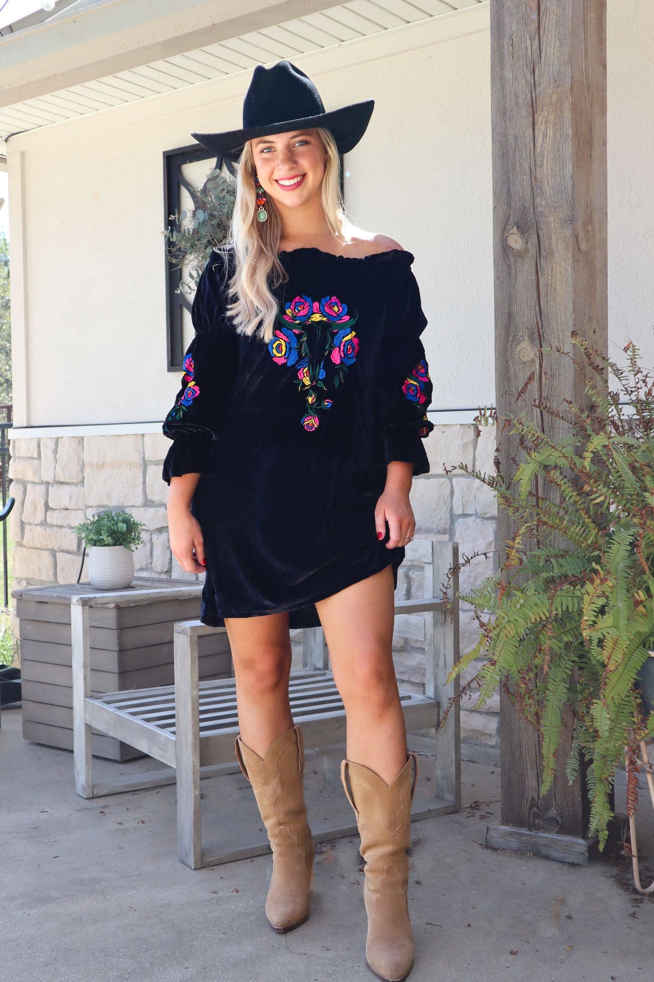 MK137 Rio Grande Embroidered Velvet Tunic Dress - Black: S / Black
