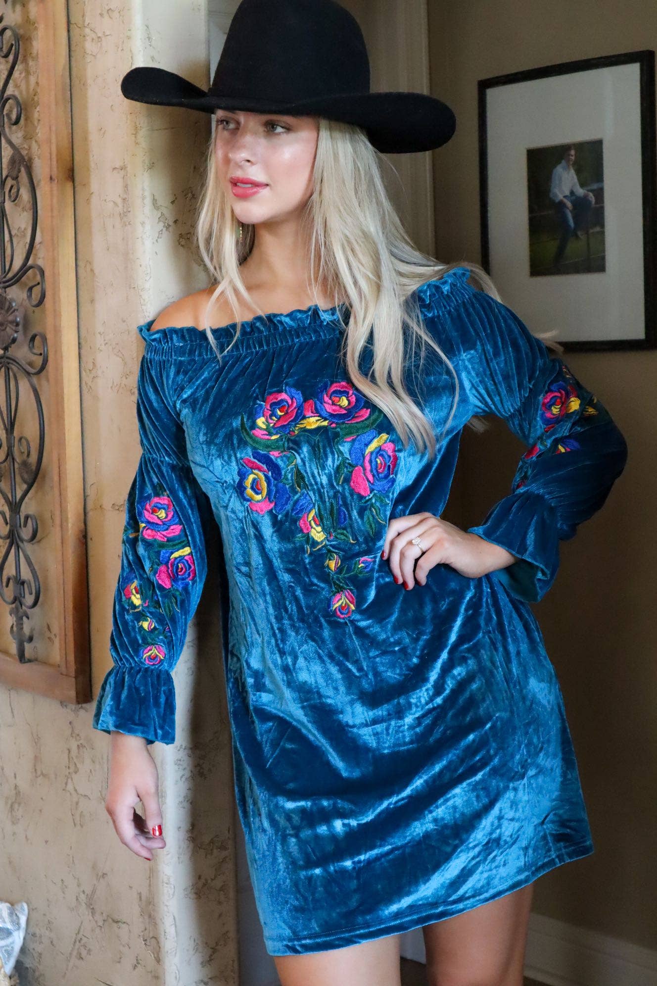 MK137 Rio Grande Embroidered Velvet Tunic Dress - Black: S / Black