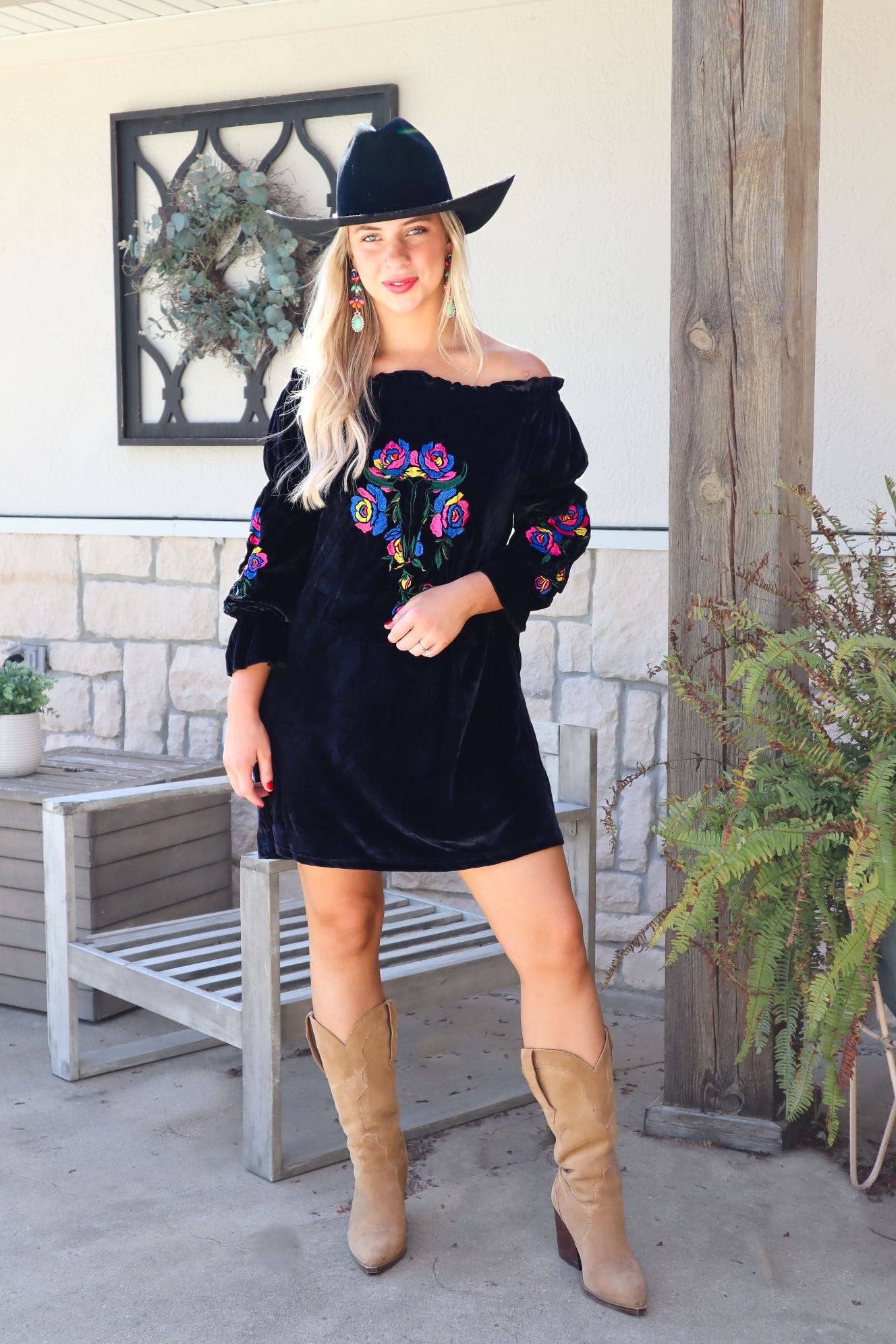 MK137 Rio Grande Embroidered Velvet Tunic Dress - Black: S / Black